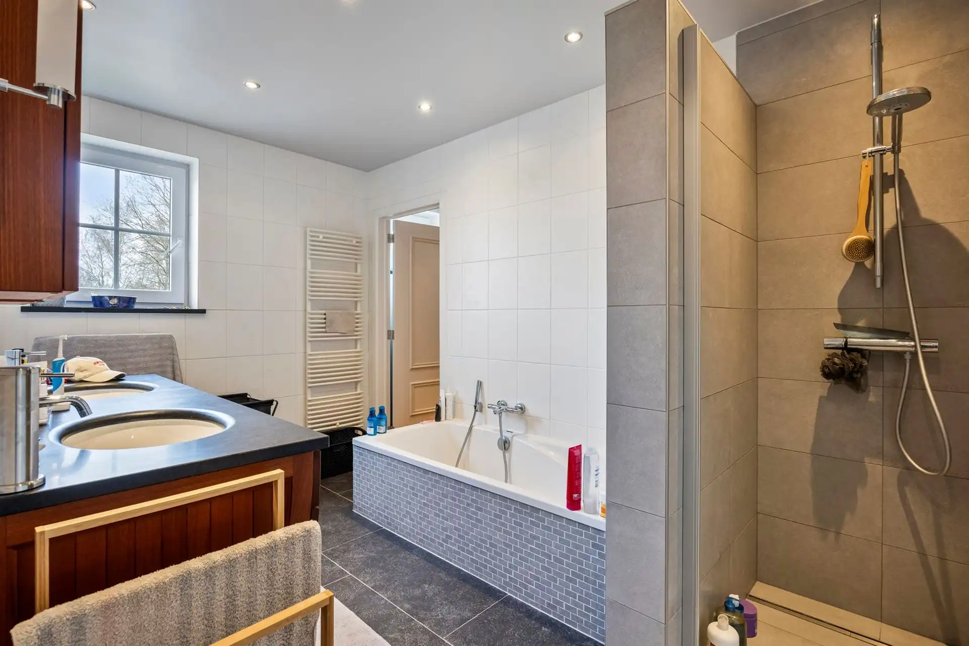 Prachige villa in doodlopende wijk foto 19