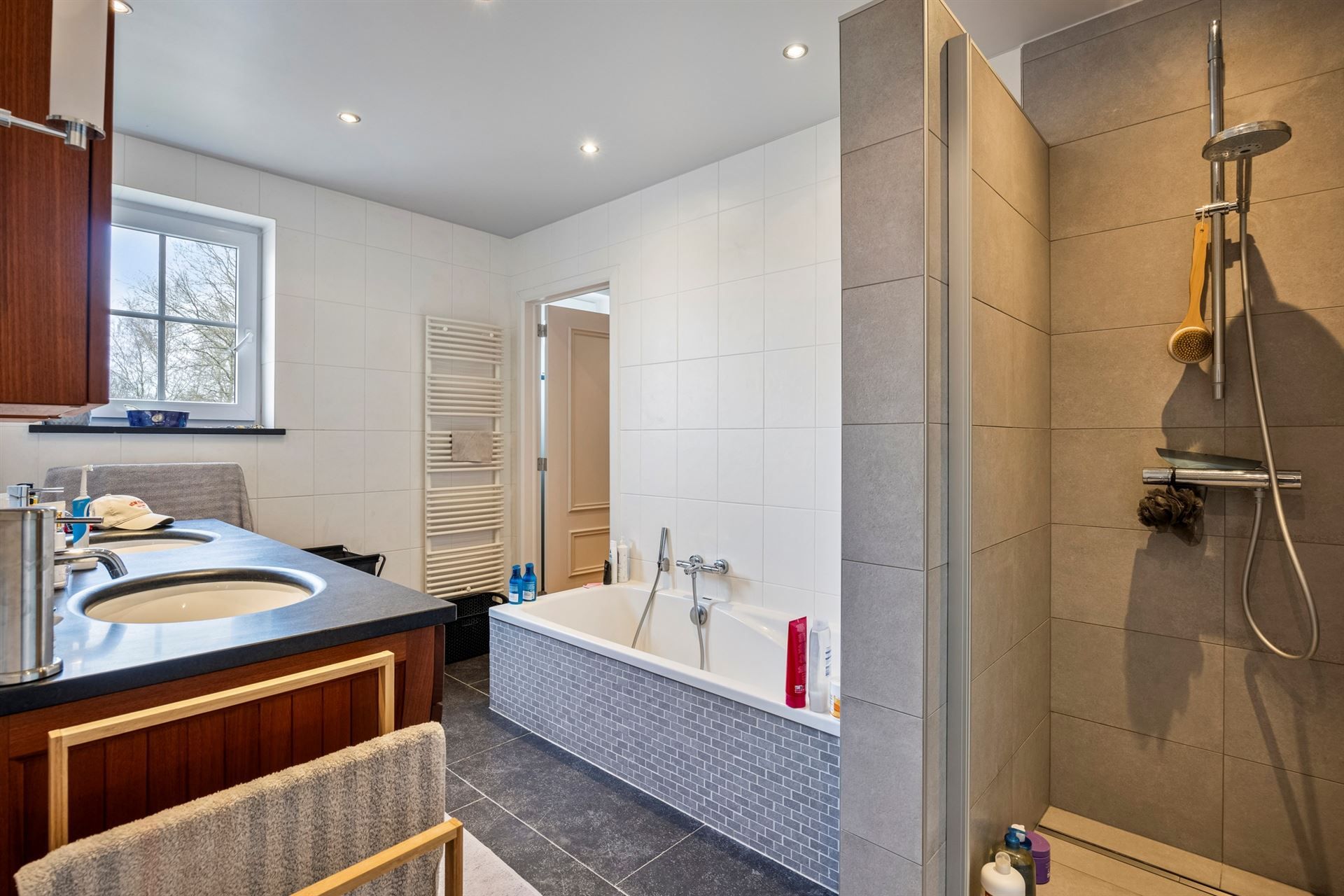 Prachige villa in doodlopende wijk foto 19