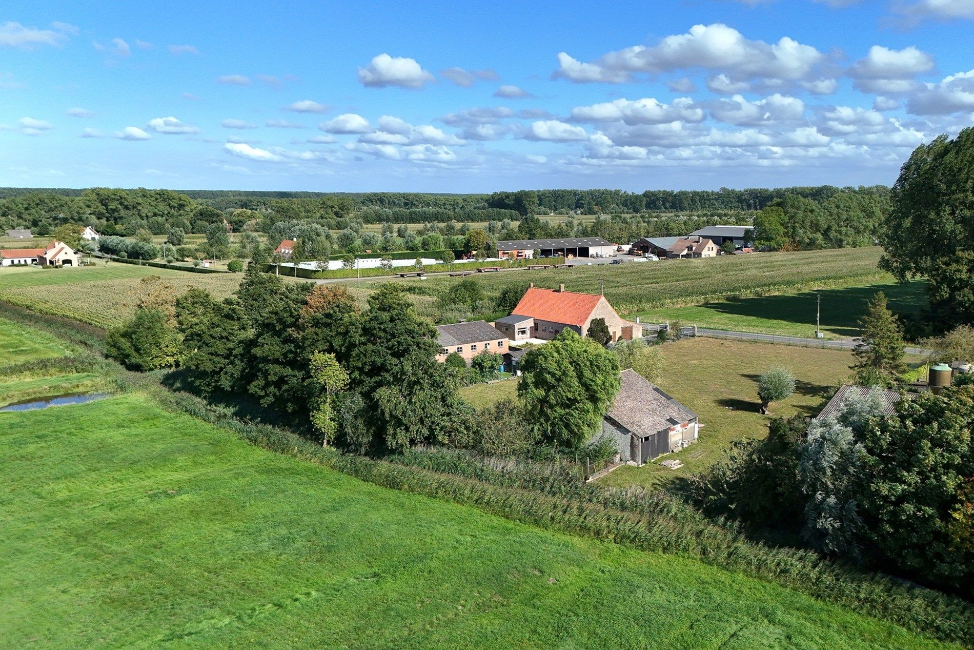 Hoofdfoto van de publicatie: Hoeve schitterend gelegen te Damme