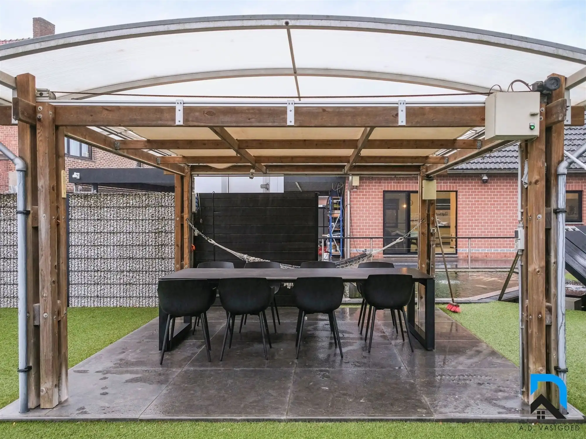 Ruime woning met prachtige tuin foto 35