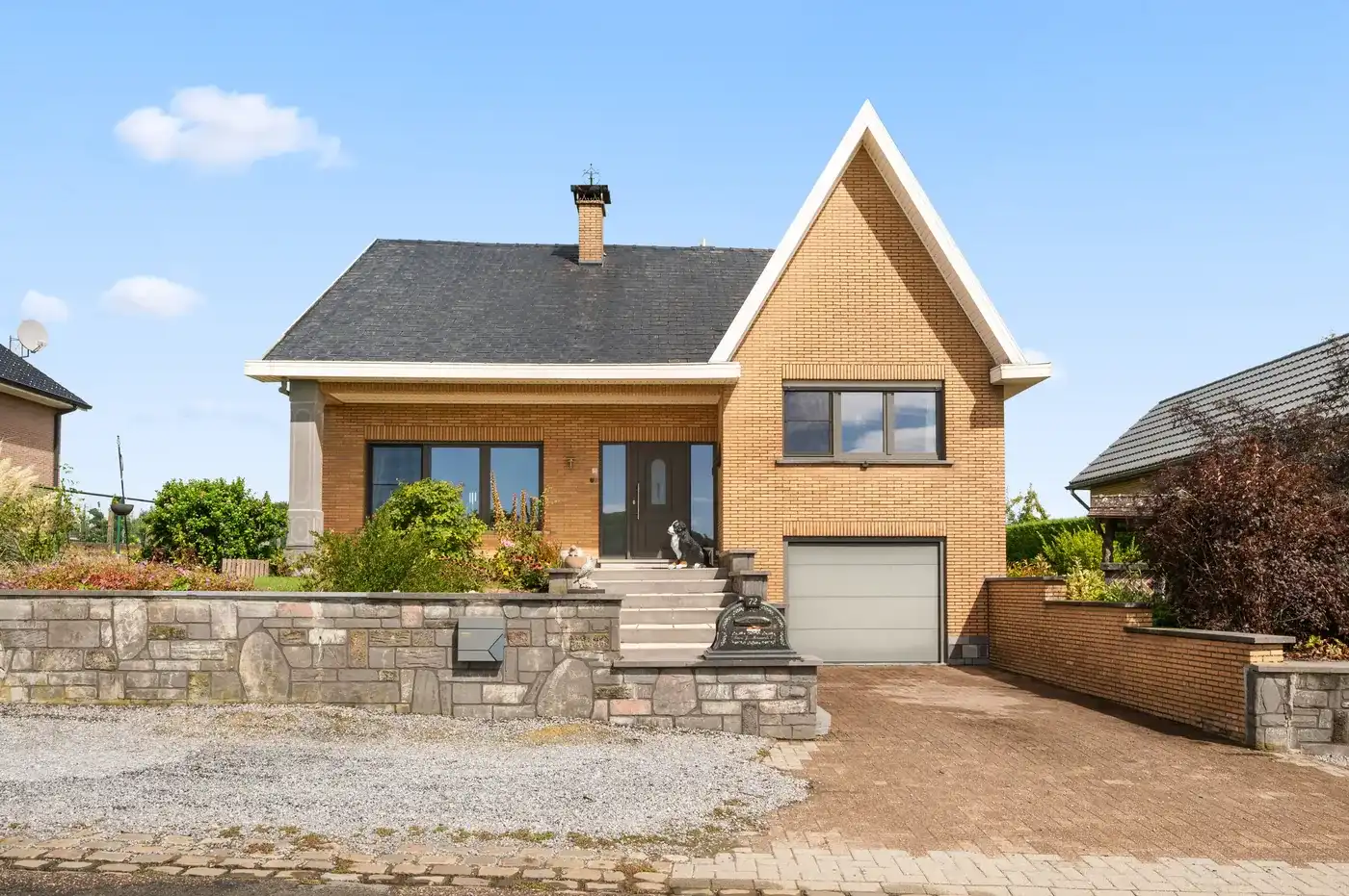 Instapklare gezinswoning met 3 slpks, grote tuin en garage  foto 2