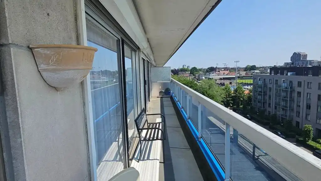 Instapklaar appartement met 2 + 1 slaapkamers. foto 14