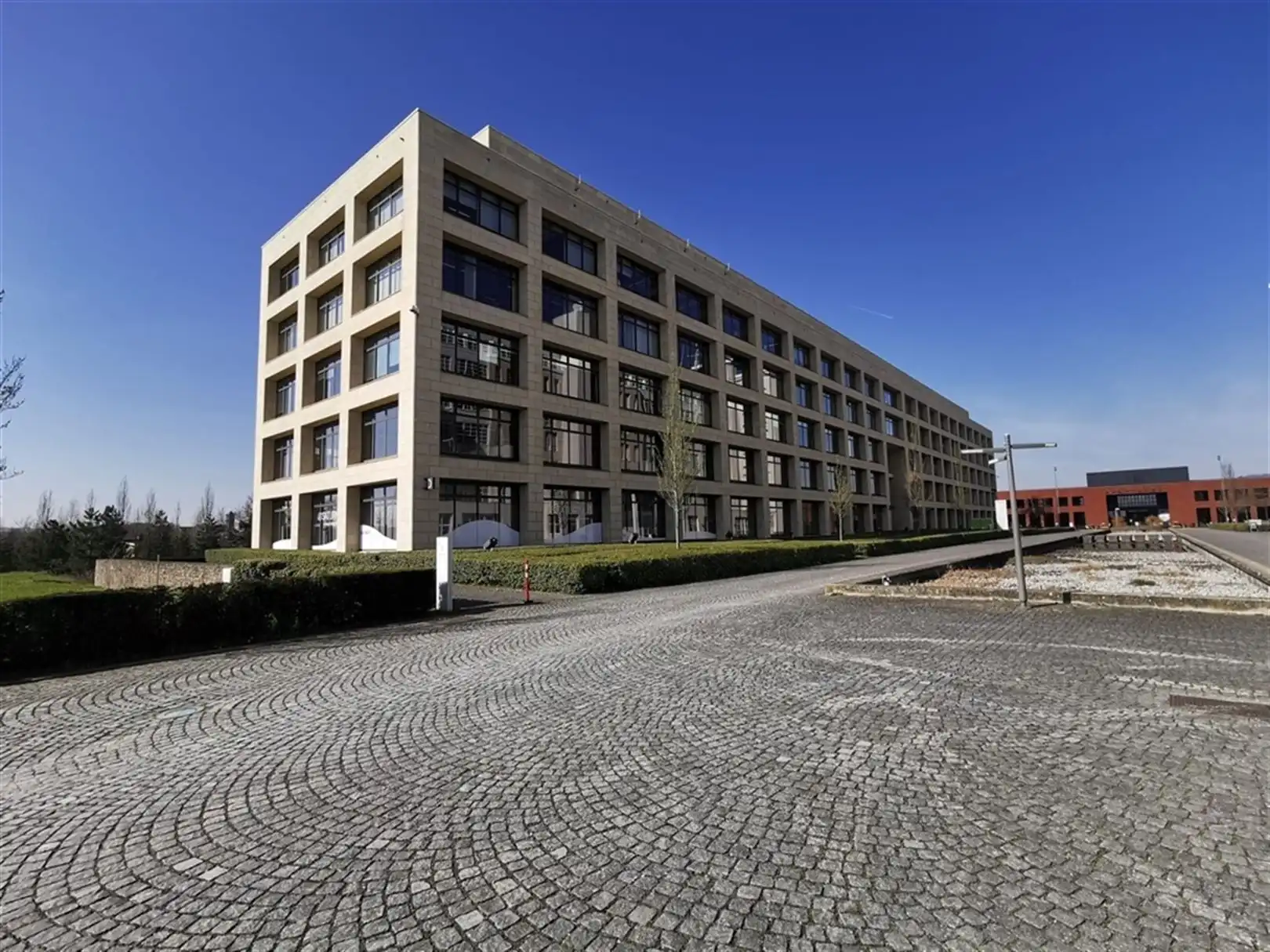 Kantoorcomplex aan de stadsrand van Leuven foto 2