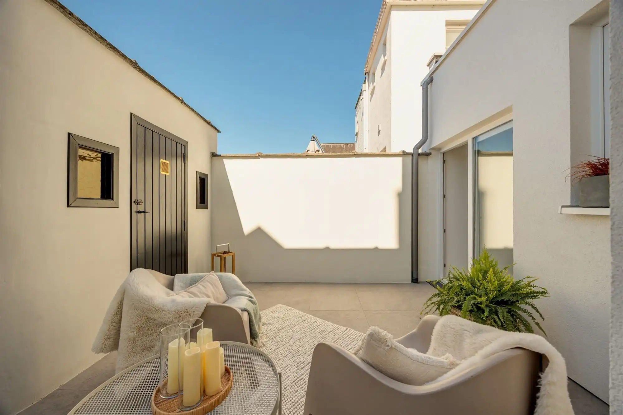 Volledig gerenoveerde woning met 3 slpkmrs en stadskoer foto 27