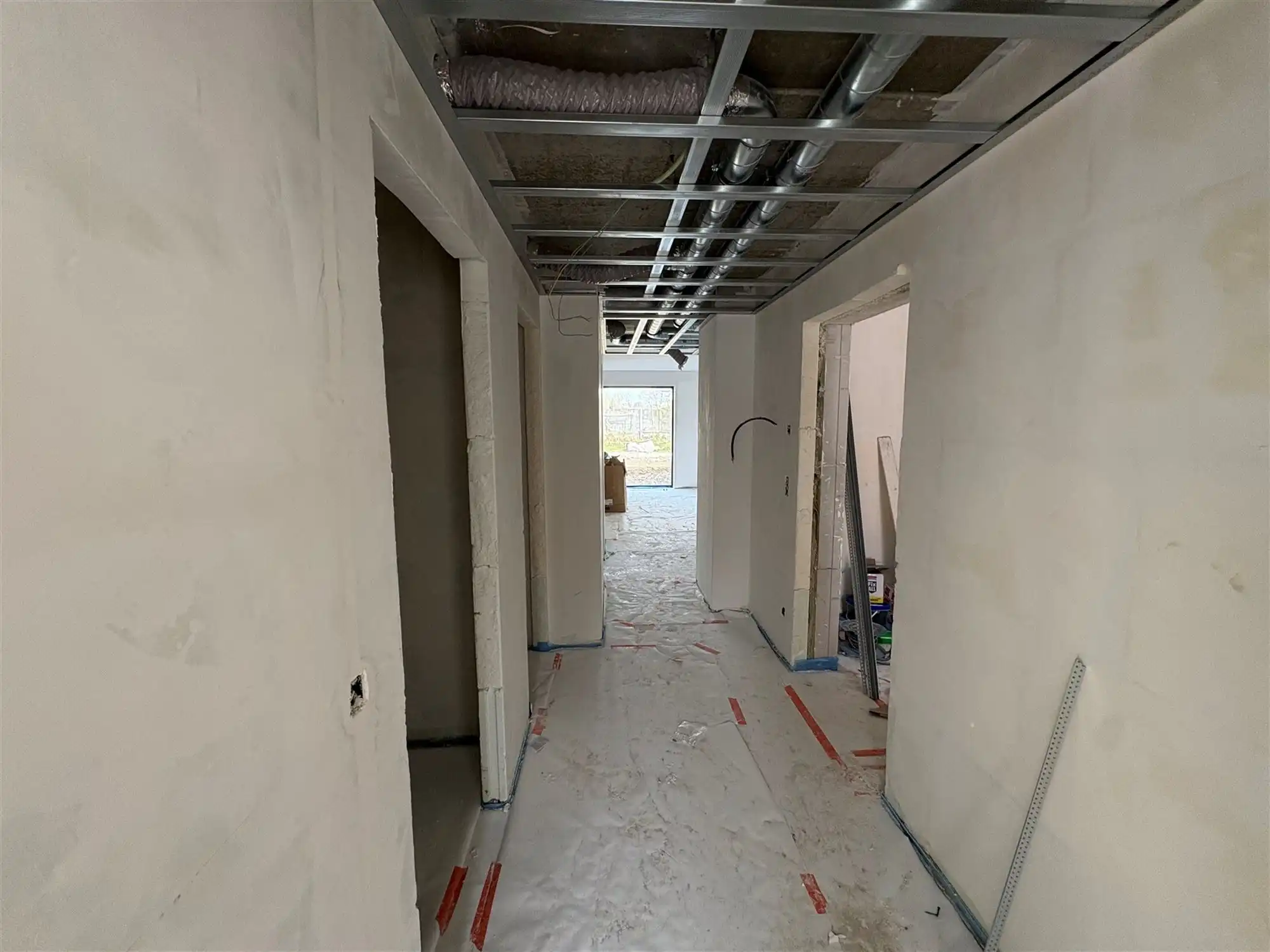 Gelijkvloersappartement met 2 slaapkamers en tuin. foto 10