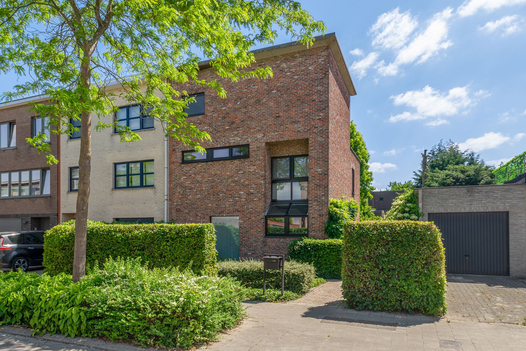 Ruime halfopen woning met schitterende tuin! foto {{pictureIndex}}