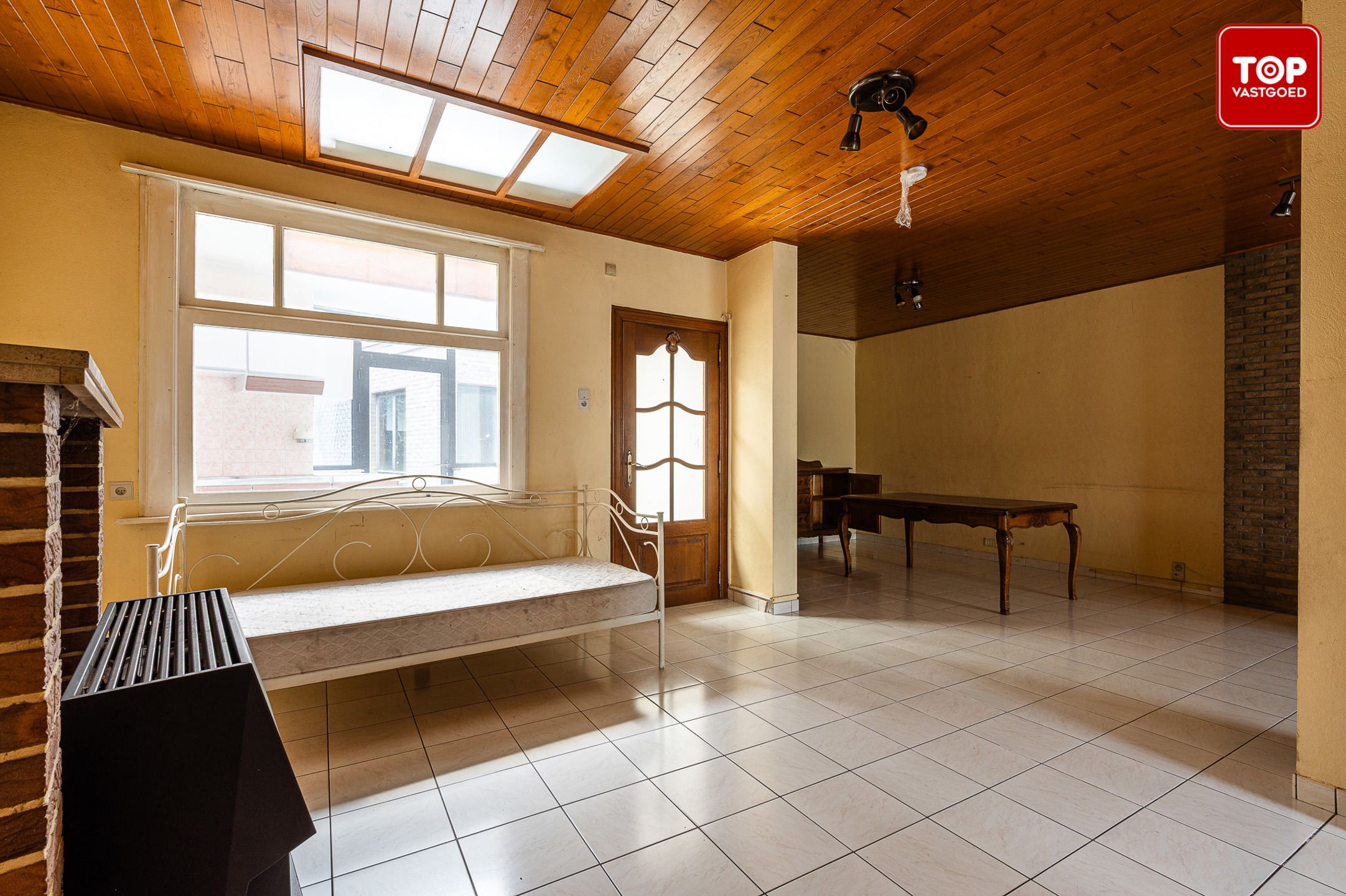 Te renoveren woning met veel potentieel foto 4