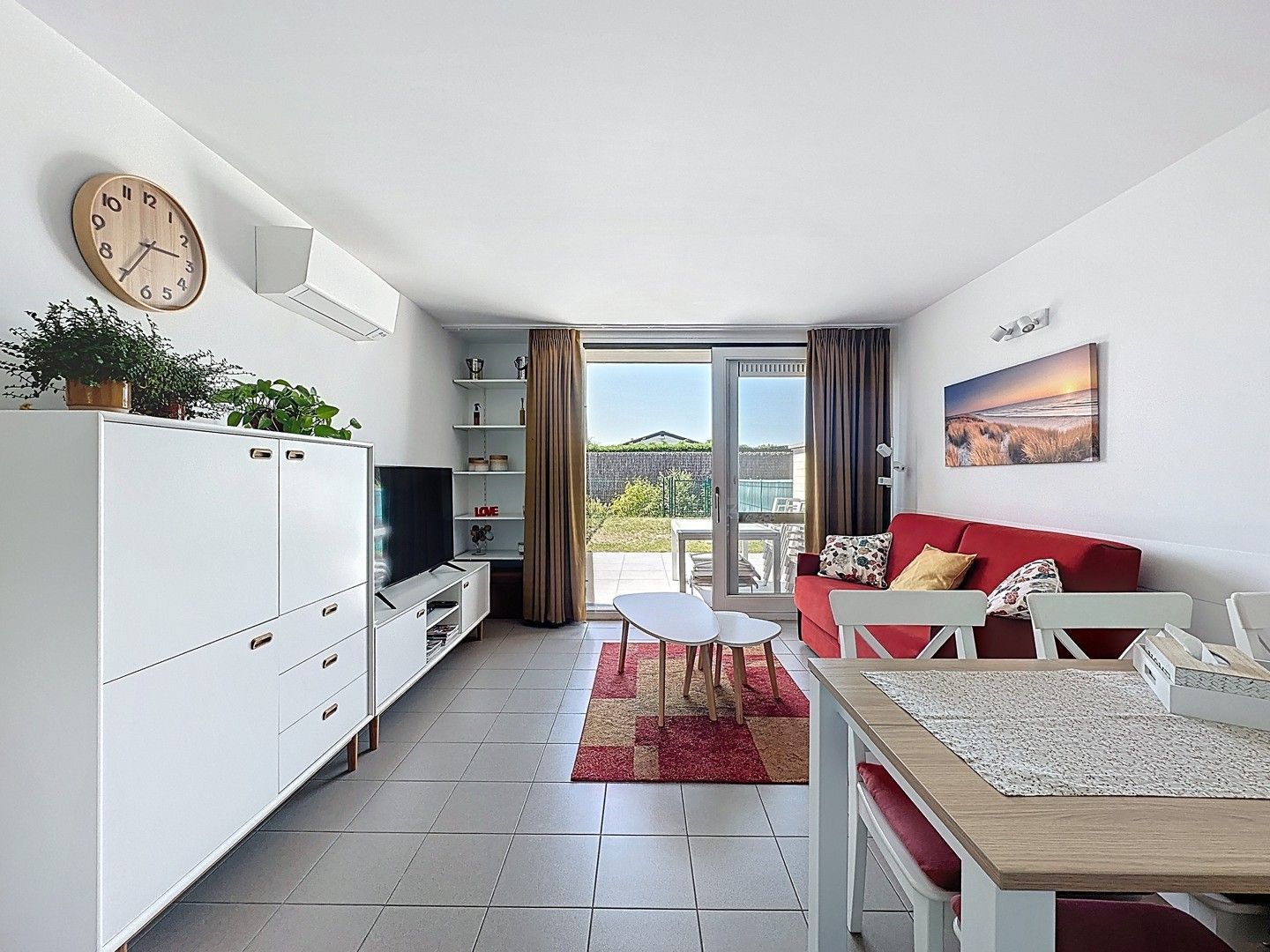 Volledig gerenoveerde vakantiewoning met zonnig terras, tuin en parking. foto 4