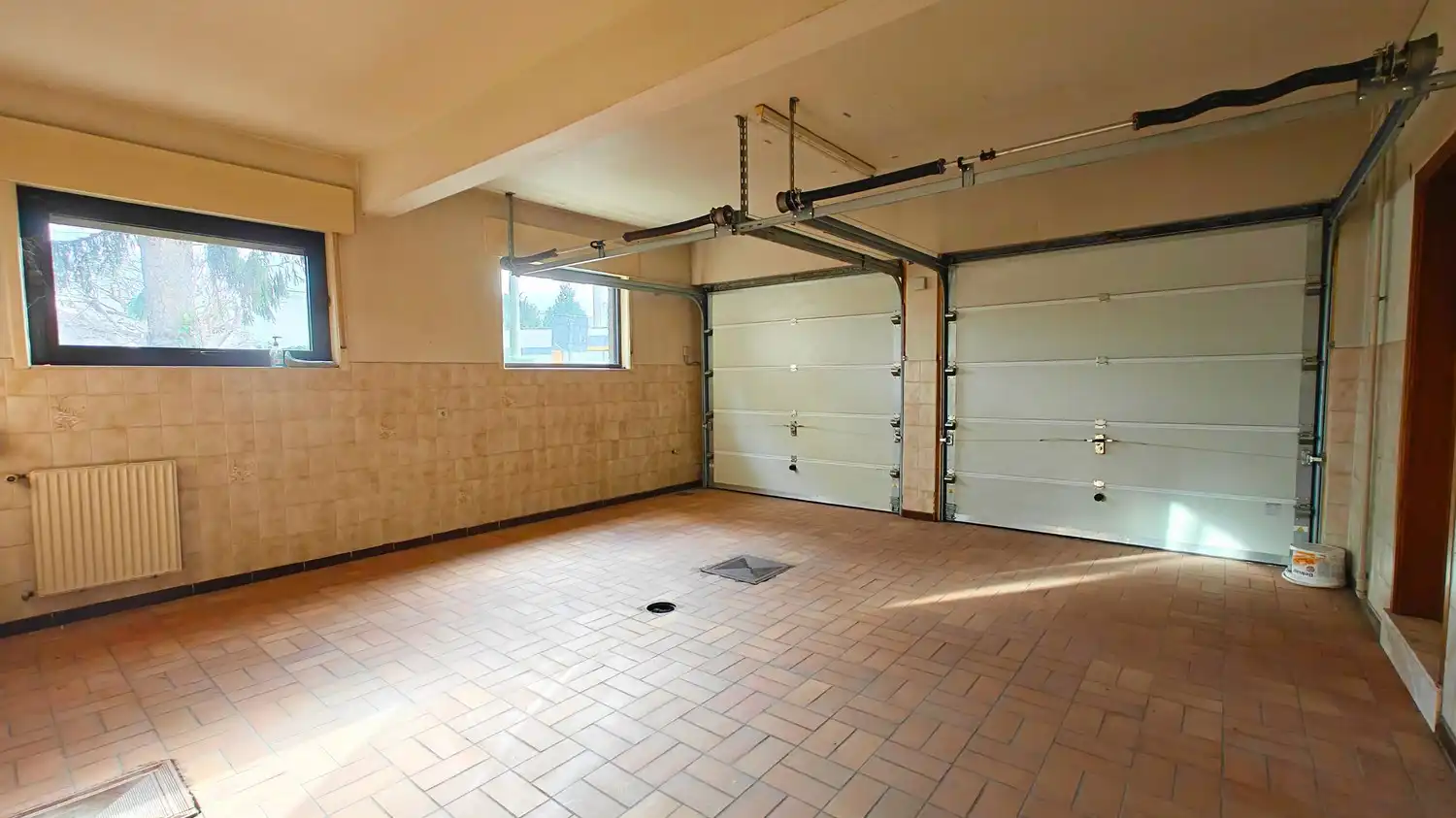 Handelspand op topliging met optimale zichtbaarheid langsheen Bergensesteenweg met veel parking en twee woongelegenheden! foto 10