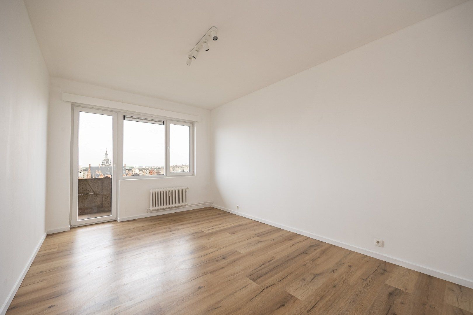 2 slaapkamer appartement met panoramisch zicht.  foto 8