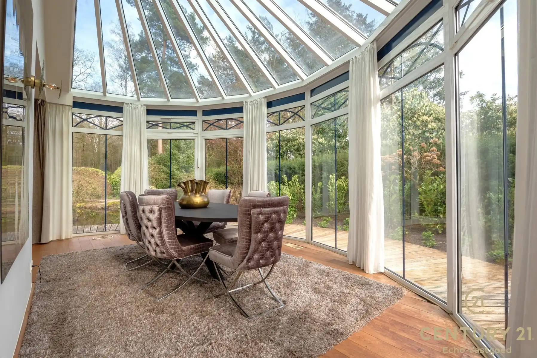 Gelijkvloerse fraaie villa met prachtige tuin op ca 1700m² foto 8