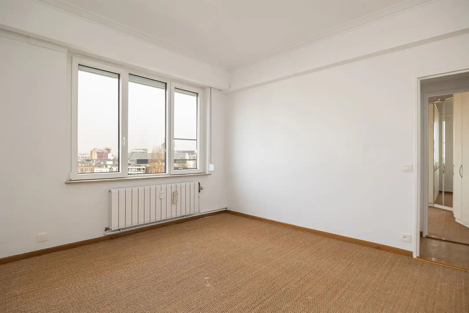 3-slaapkamer appartement met mooi stadszicht foto 12