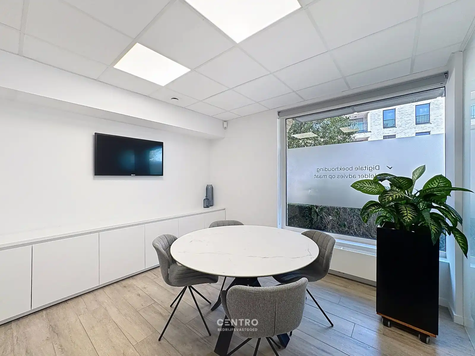 Prachtig afgewerkte kantoorruimte op interessante ligging! foto 10