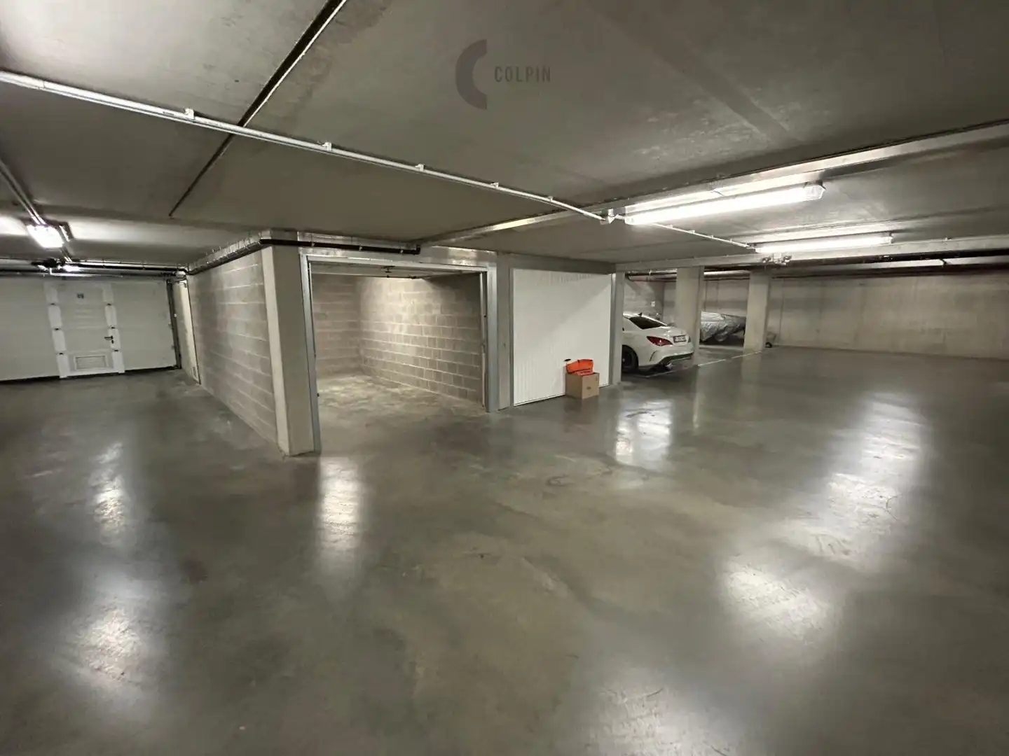 Gemakkelijke garagebox gelegen in de Knokkstraat foto 3