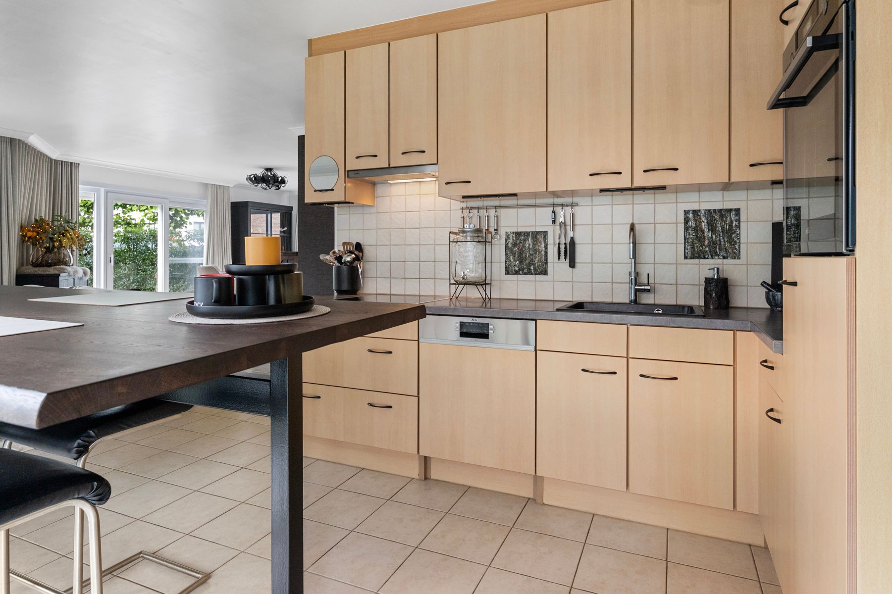 Open bebouwing met magazijn en 4 slaapkamers foto 9