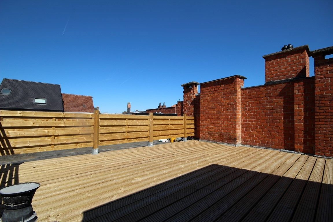 Lichtrijk en ruim duplex appartement foto 9