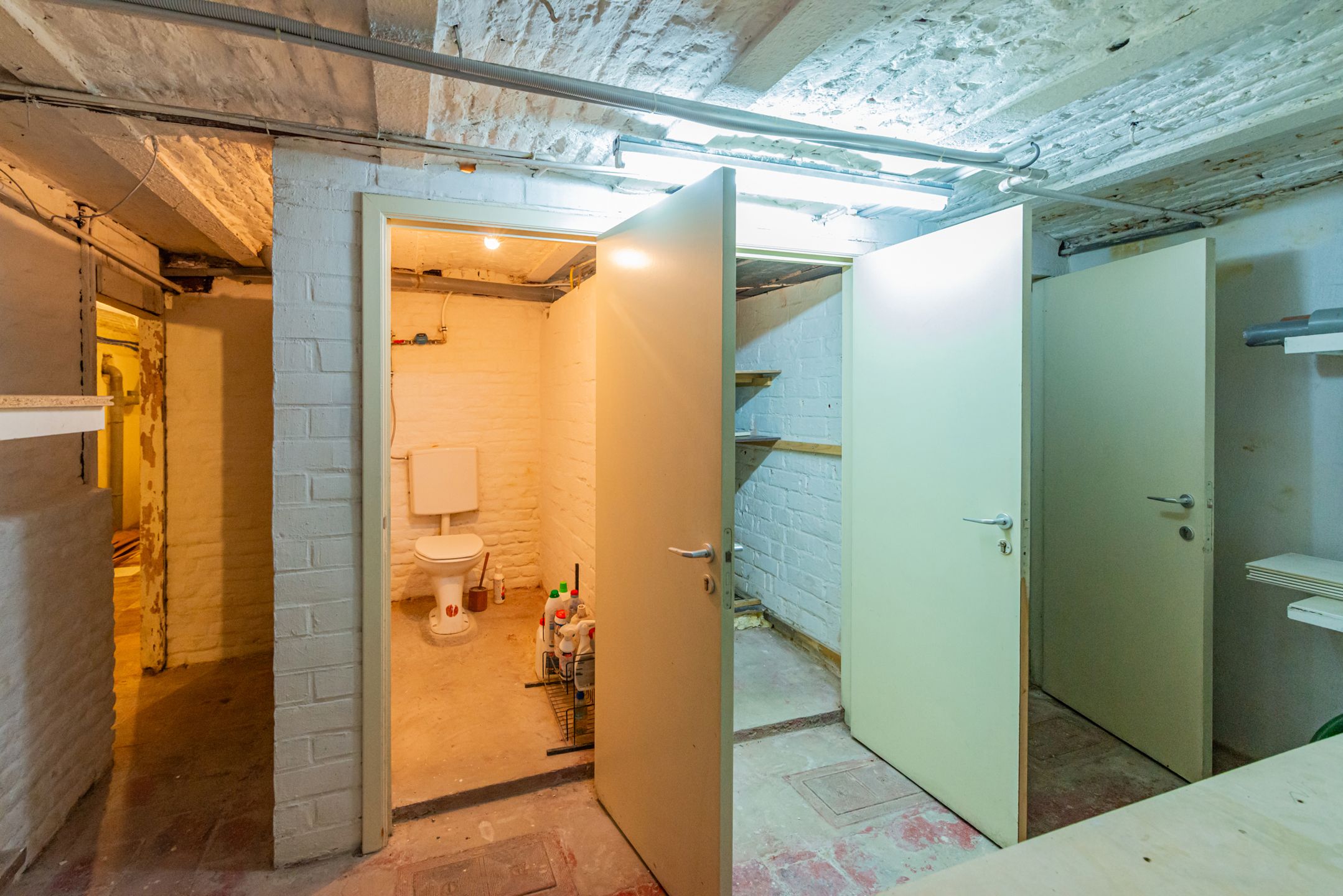 Gebouw met 3 appartementen en opslag te koop foto 29