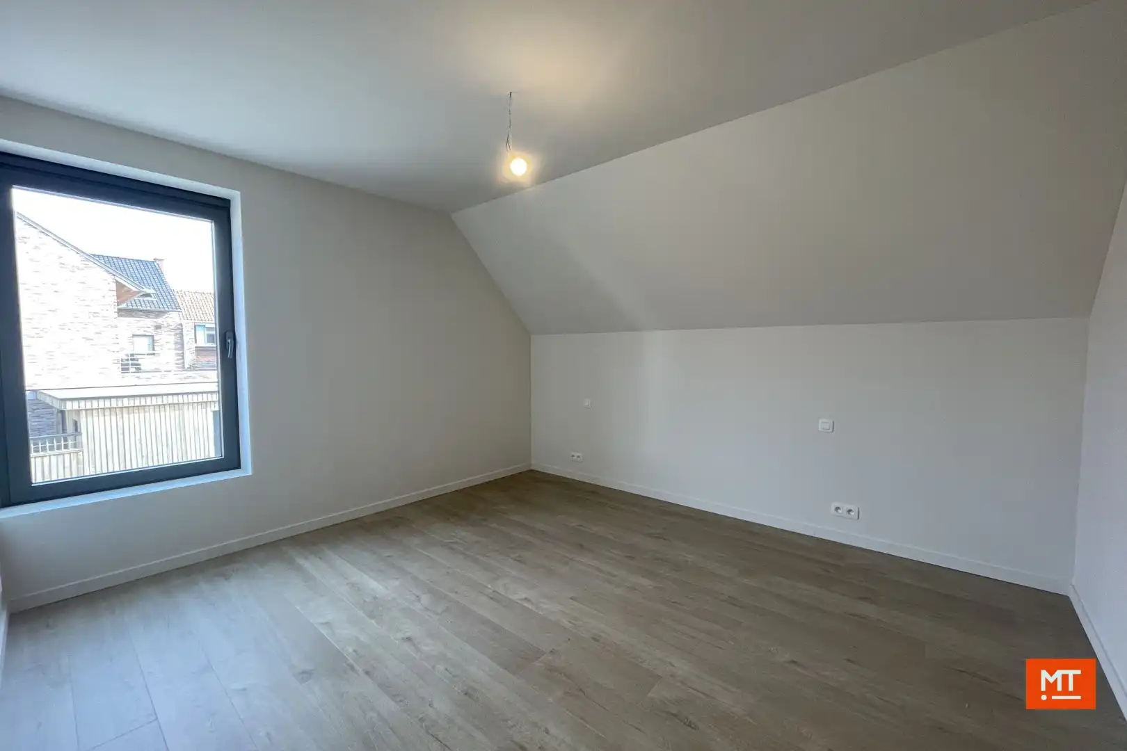Nieuwbouwwoning te huur met 3 ruime slaapkamers en carport foto 7