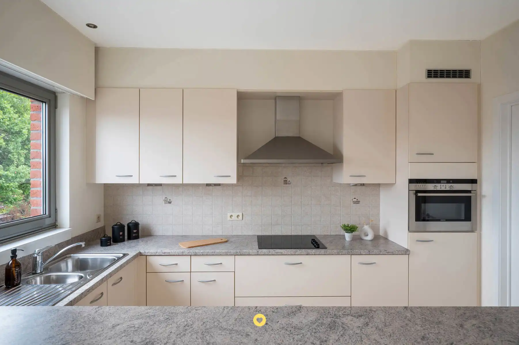 Ruim appartement met 2 slaapkamers en terras in centrum Boom foto 5