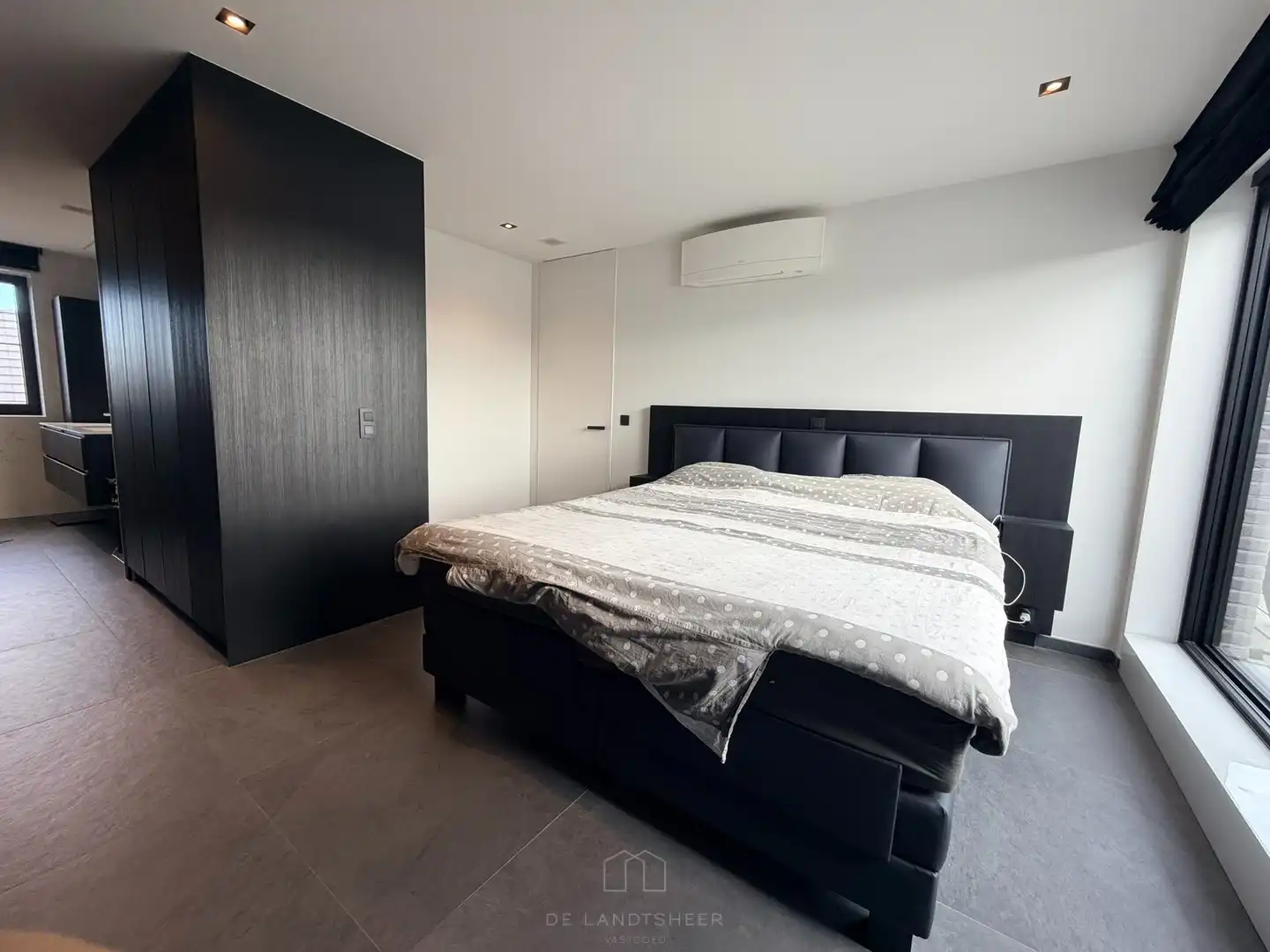 Stijlvol dakappartement met 3 slaapkamers, 2 badkamers en uitzonderlijk veel maatwerk foto 25