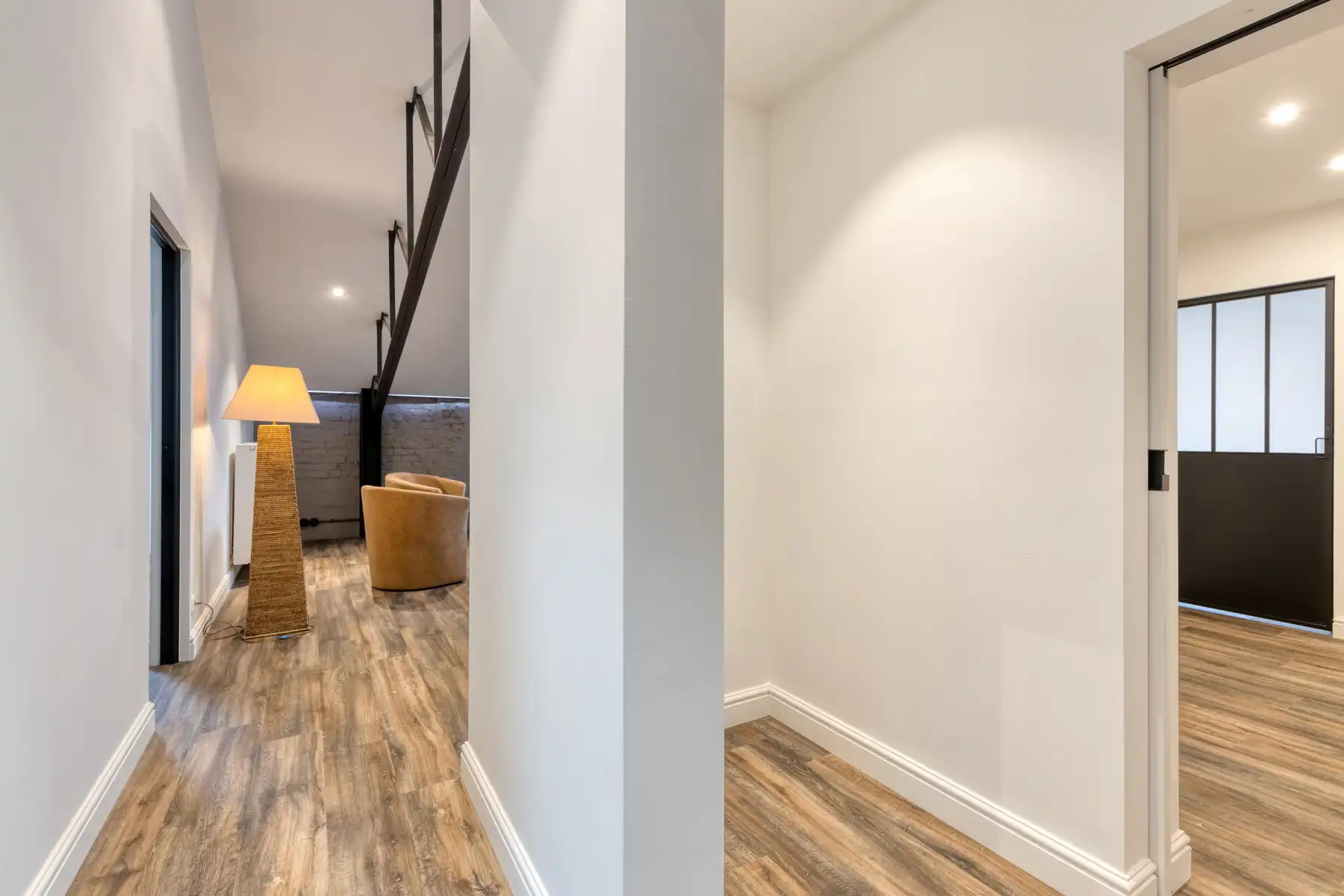 Recent vernieuwde loods met bovenliggend luxe appartement ! foto 31