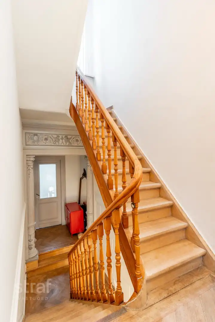 Klassevol Herenhuis met 6 slaapkamers met grote zonnige tuin foto 19