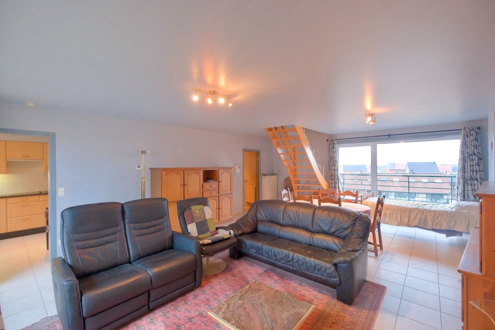 Duplex dakappartement met 2 slpks, 2 badkamers, 2 terrassen en garage foto 4