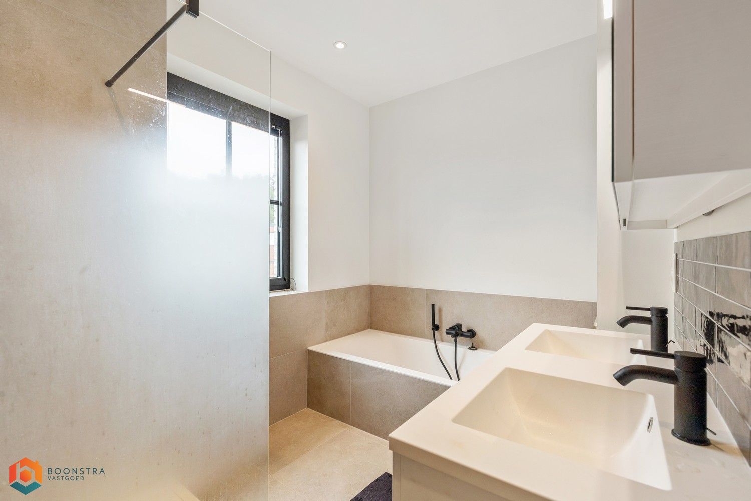 Instapklare woning met 5 slpkrs en tuin te Itegem foto 6