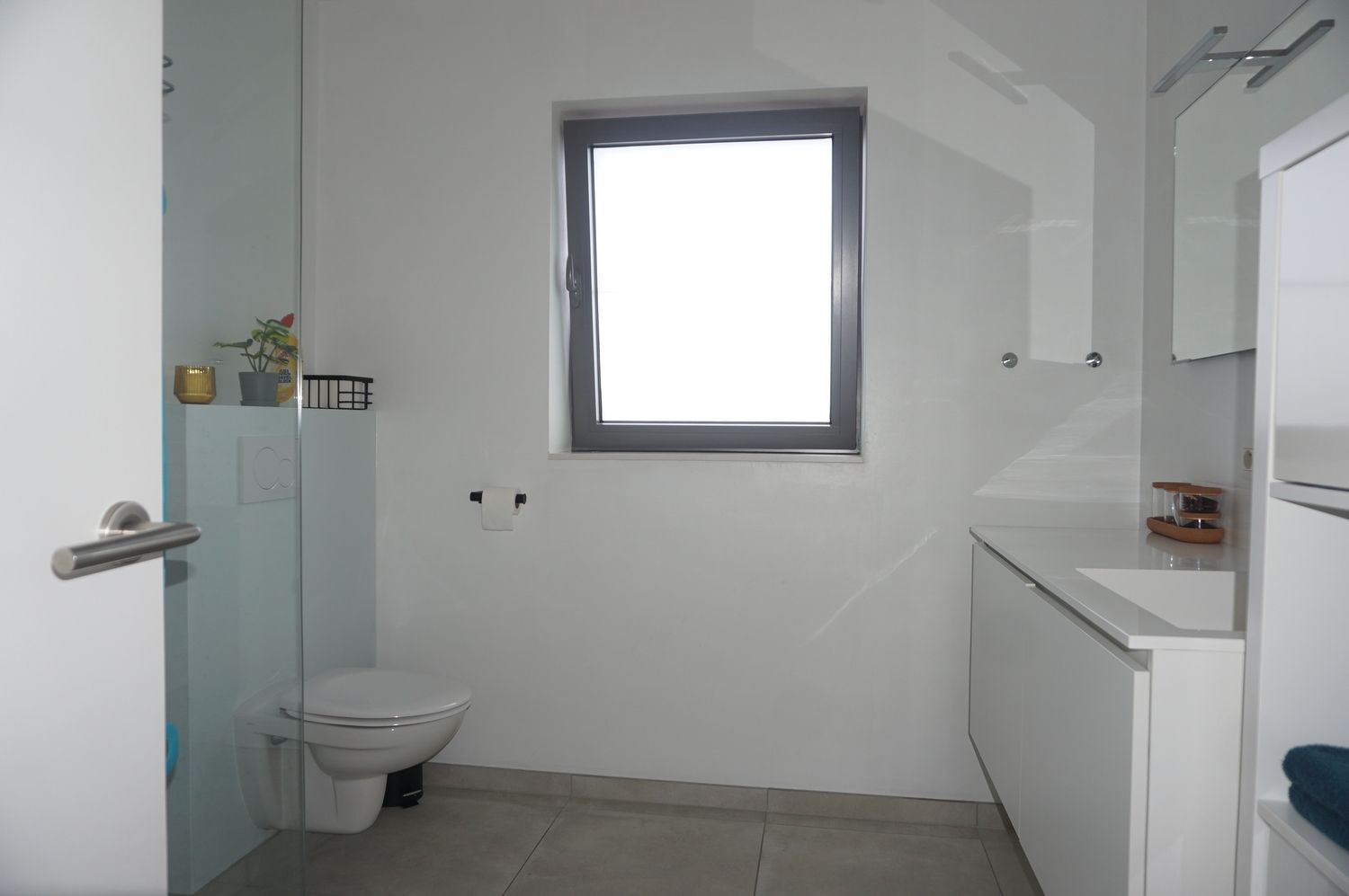 Modern appartement met 2 terrassen en autostandplaats nabij Paal-centrum foto 10