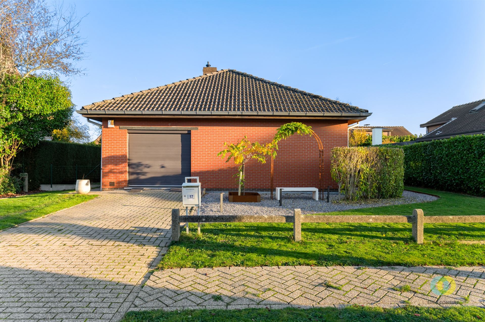 Residentieel gelegen bungalow met garage foto 17