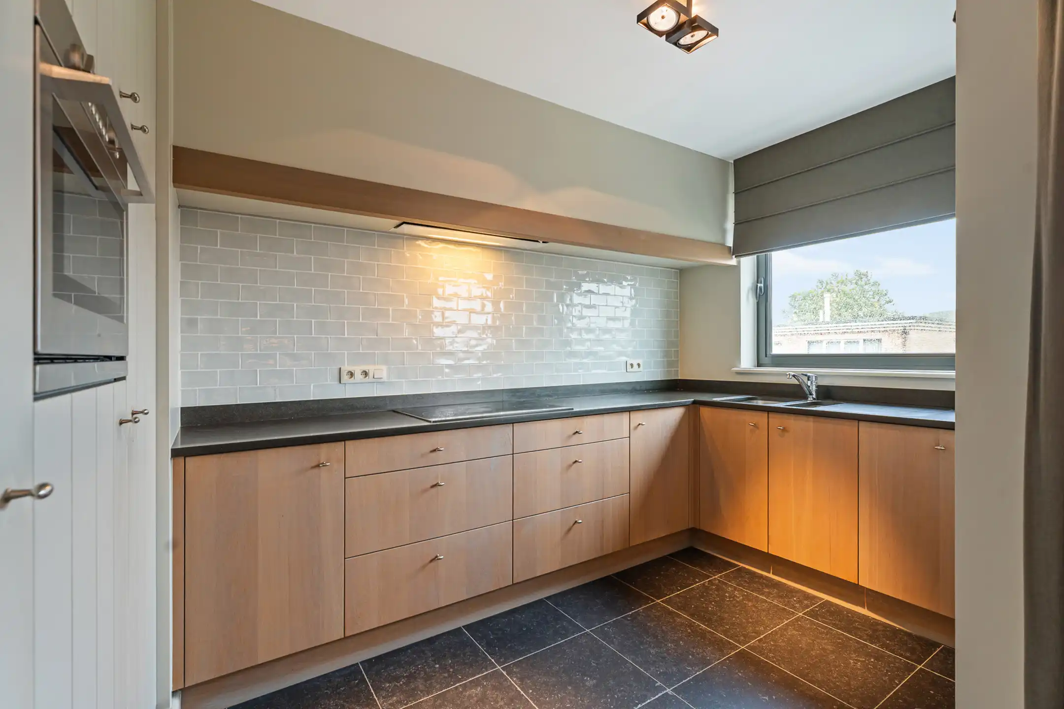 Luxe appartement van ca. 150m² met 3 slpk, 2 badk en garage. foto 9