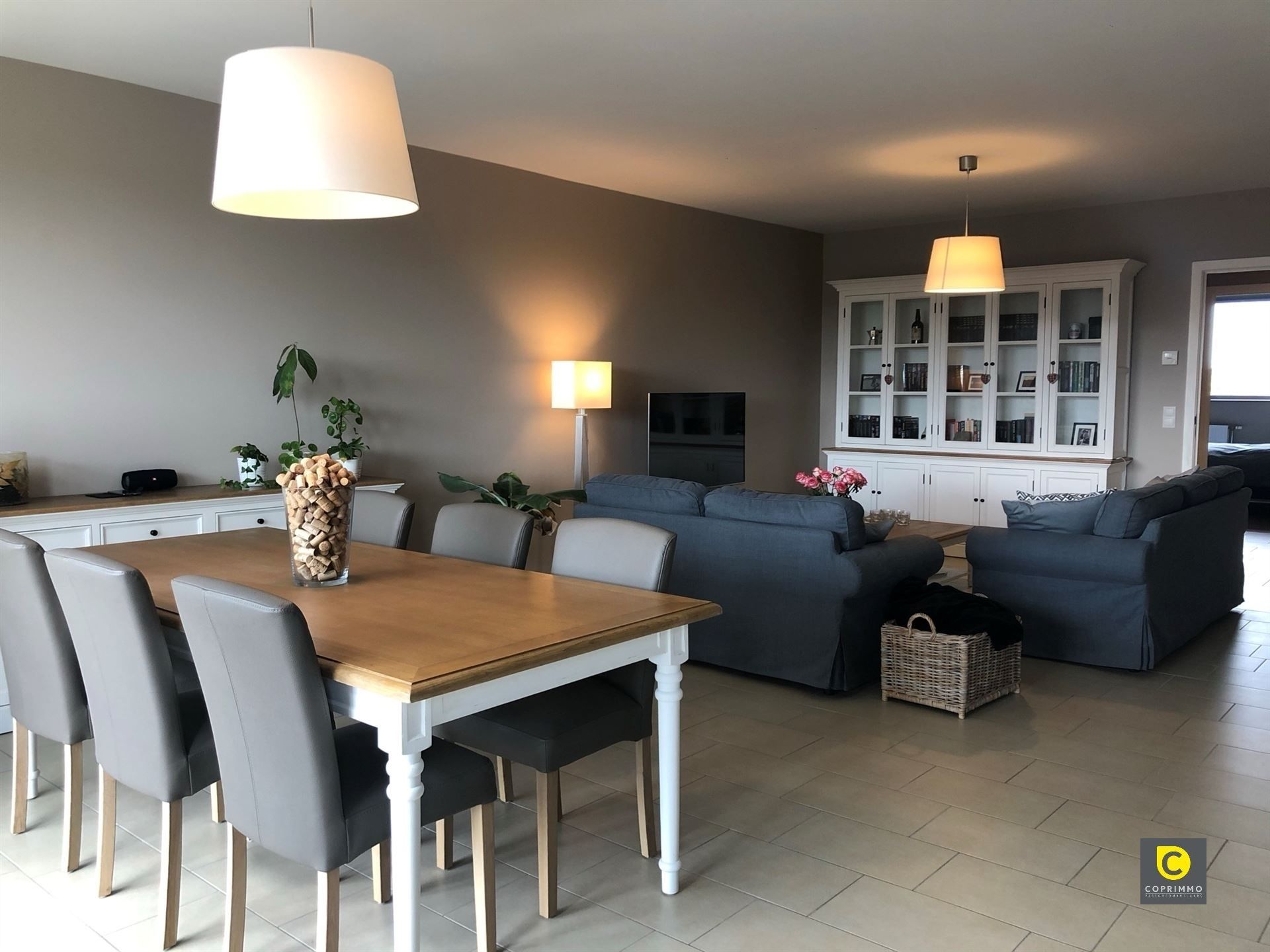 Appartement met 2 slk. en P foto 2