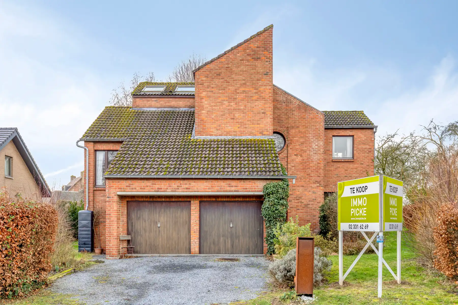 Villa met 5 slaapkamers, tuin en dubbele garage foto {{pictureIndex}}