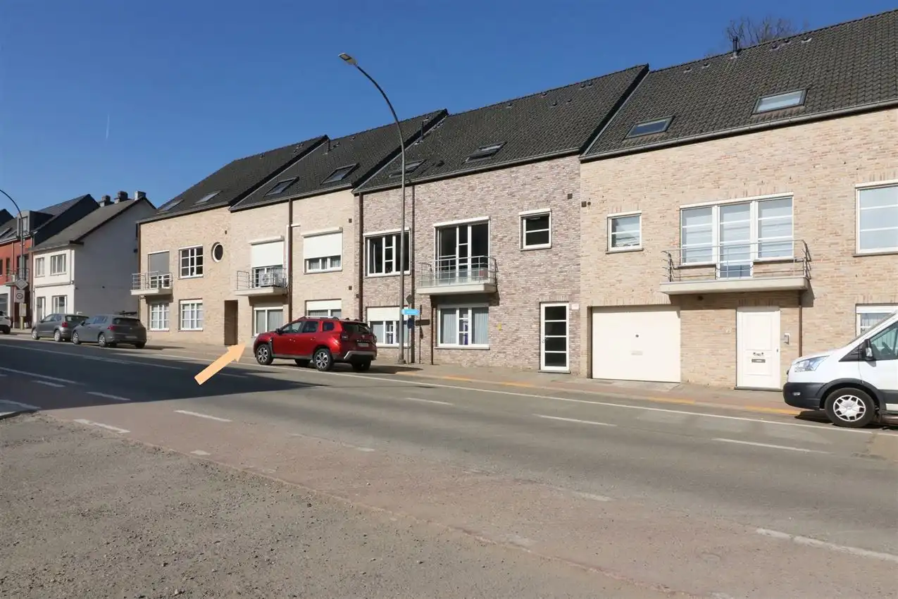 Gelijkvloers wonen met tuintje en autostaanplaats in centrum foto {{pictureIndex}}