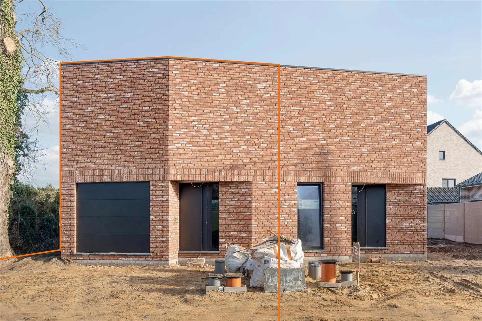 VOLLEDIG AFGEWERKTE NIEUWBOUWWONING OP CENTRALE LIGGING TE BERINGEN foto {{pictureIndex}}