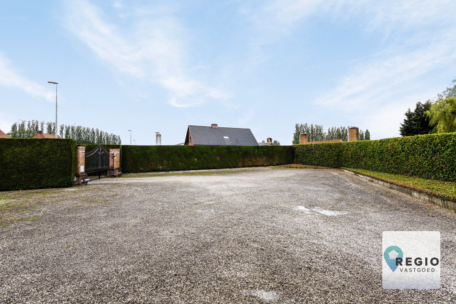 Open Instapklare Woning met weiland, loods en Zwembad te Meigem. foto 5