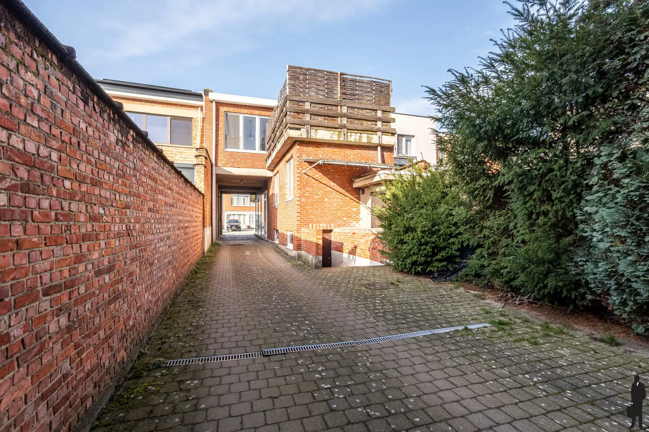 Multifunctionele woning met magazijn en showroom foto 21