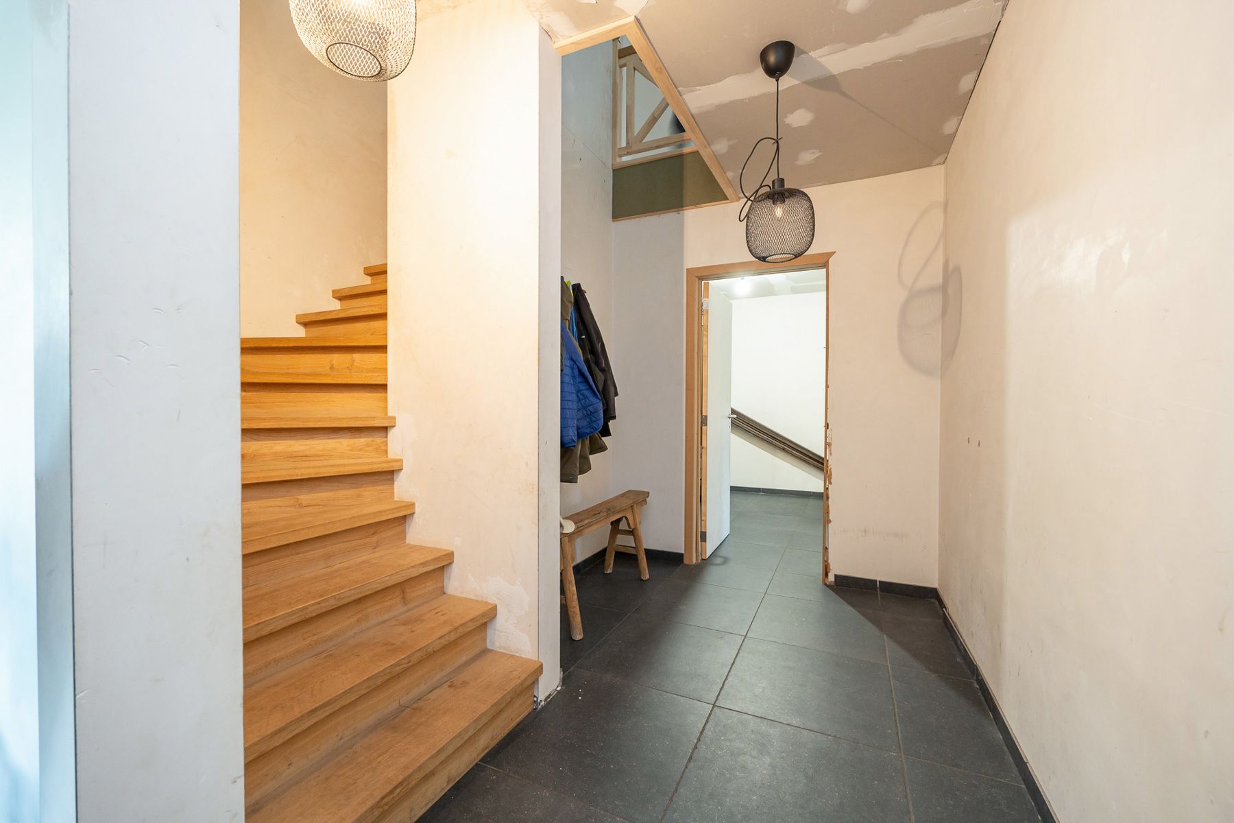 Karaktervolle gerenoveerde woning op een perceel van ca 780 m². foto 2