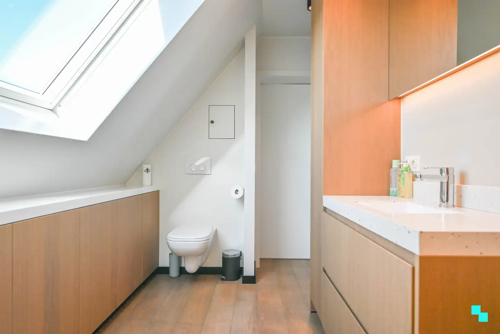 Gerenoveerde, veelzijdige woning in Anzegem foto 16