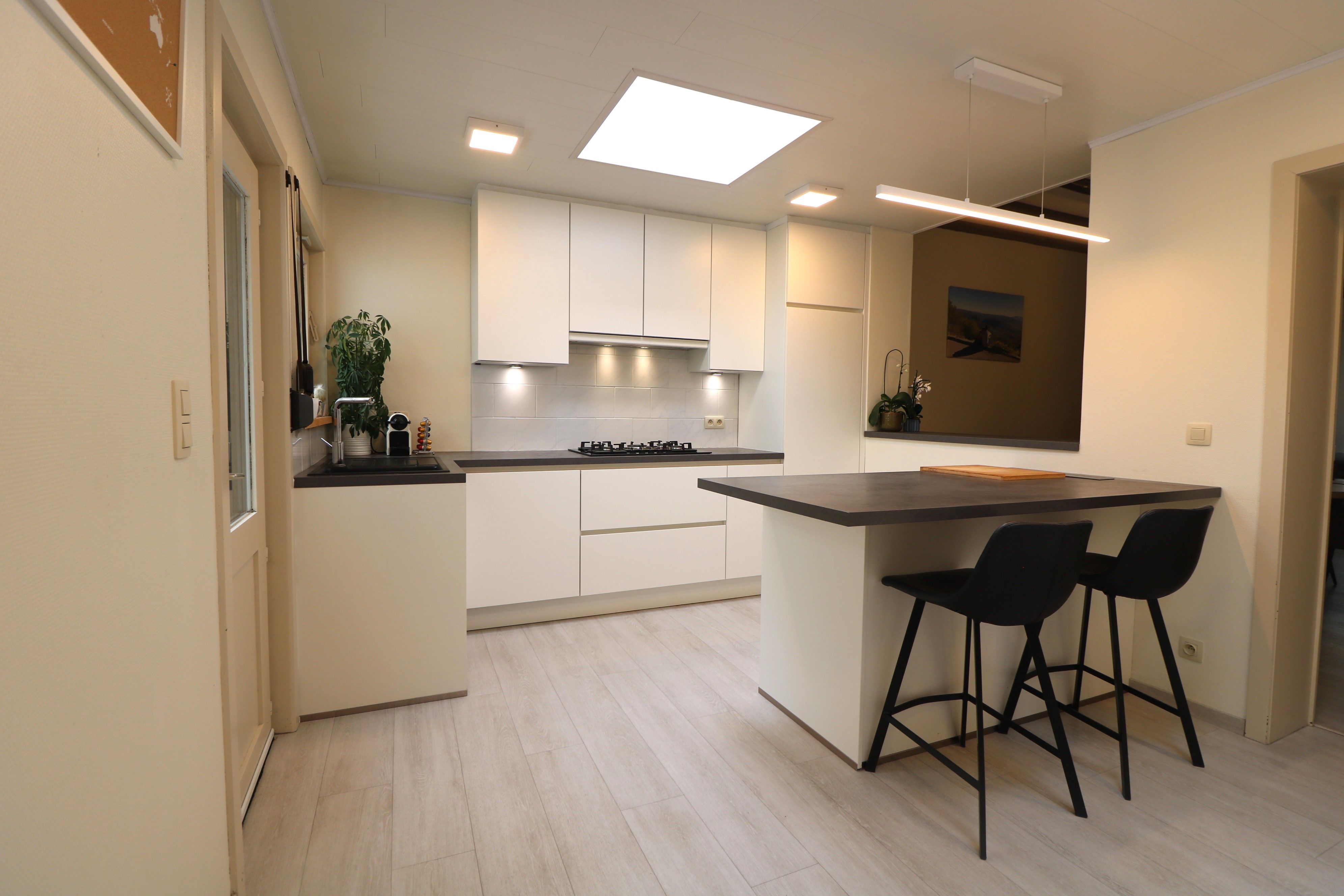 Instapklare woning met 3 slaapkamers en stadstuin, vlakbij centrum, jachthaven en Zeedijk. foto 5