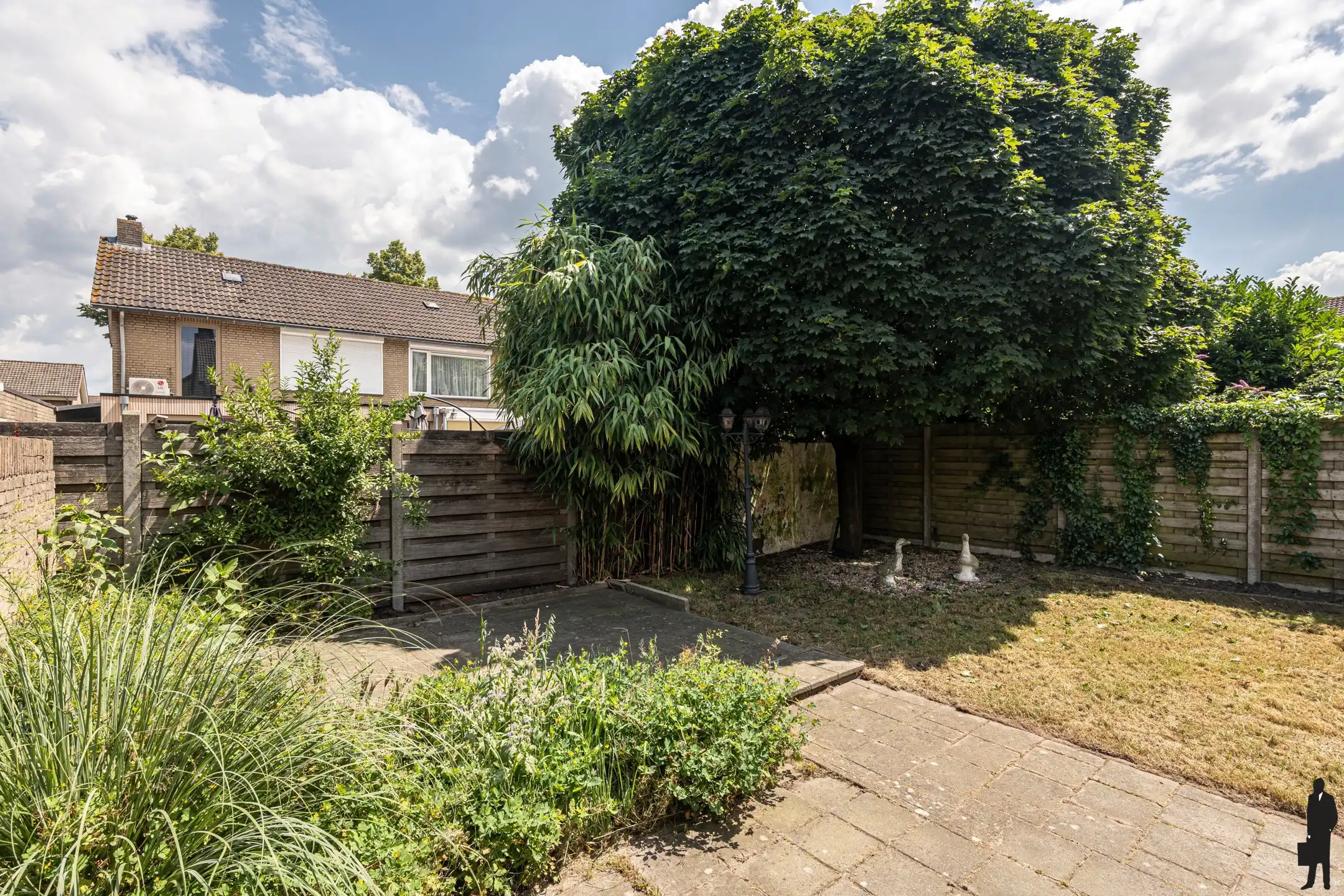 Eengezinswoning in kindvriendelijke omgeving met 4 slaapkamers en ruime garage op een perceel van ca. 318 m²! foto 5