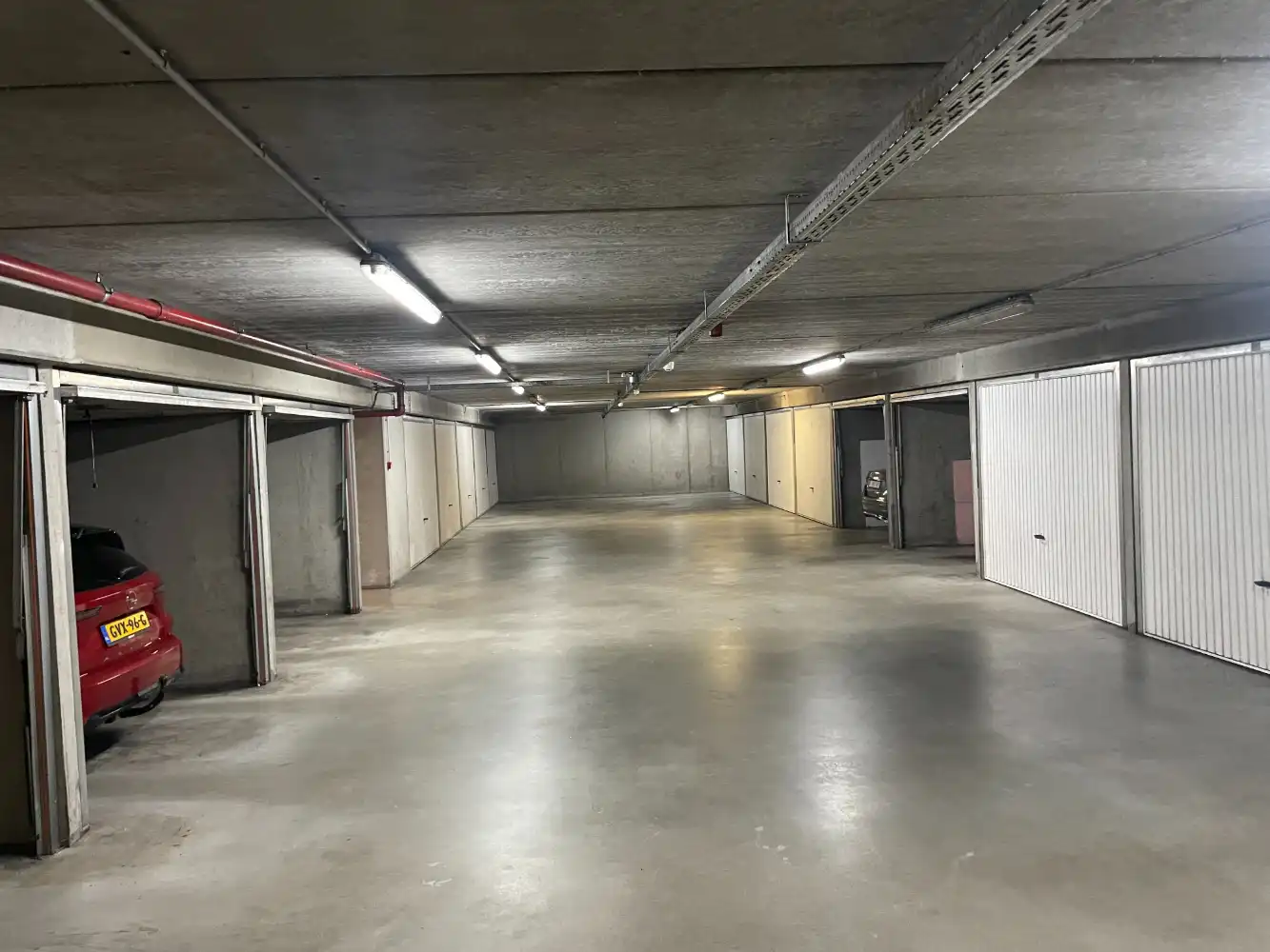 Ruime garagebox in centrum Oostende foto 3