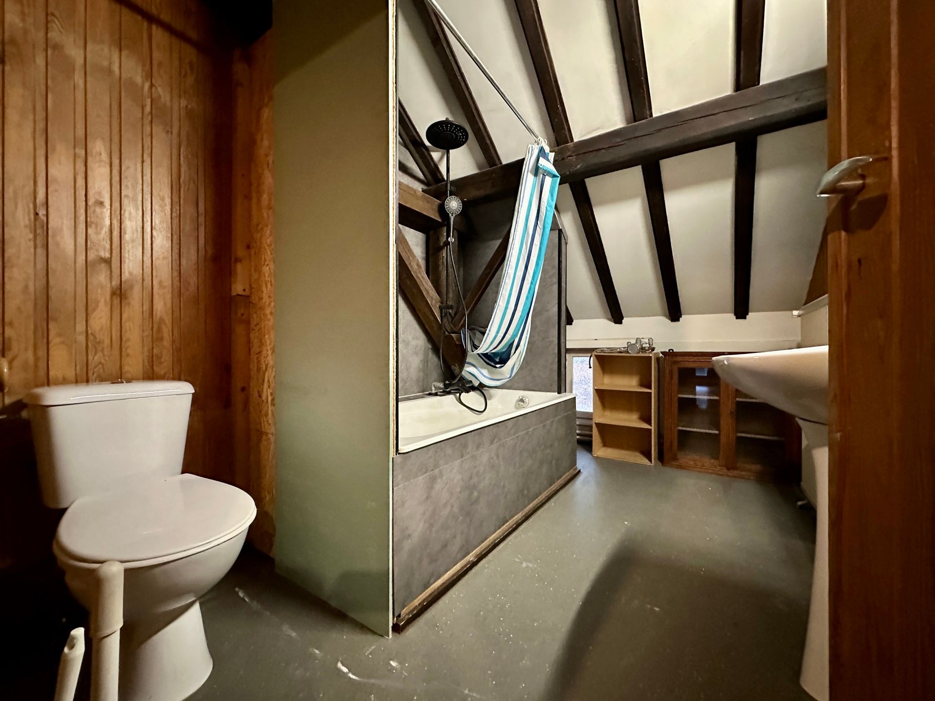 Ruime, te renoveren woning te Rotselaar foto 8