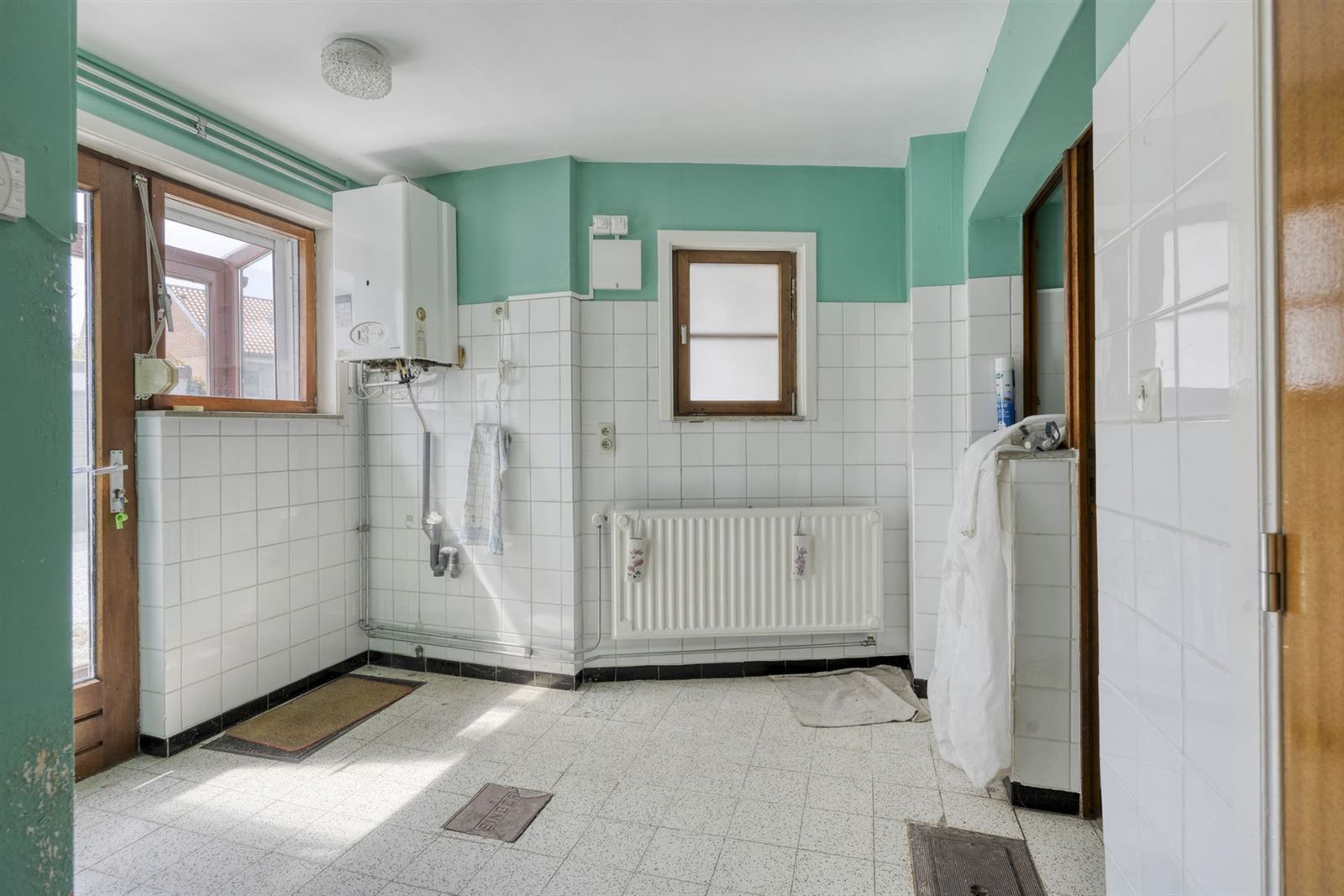 Opbrengstwoning met 2 appartementen en 3 garageboxen foto 9