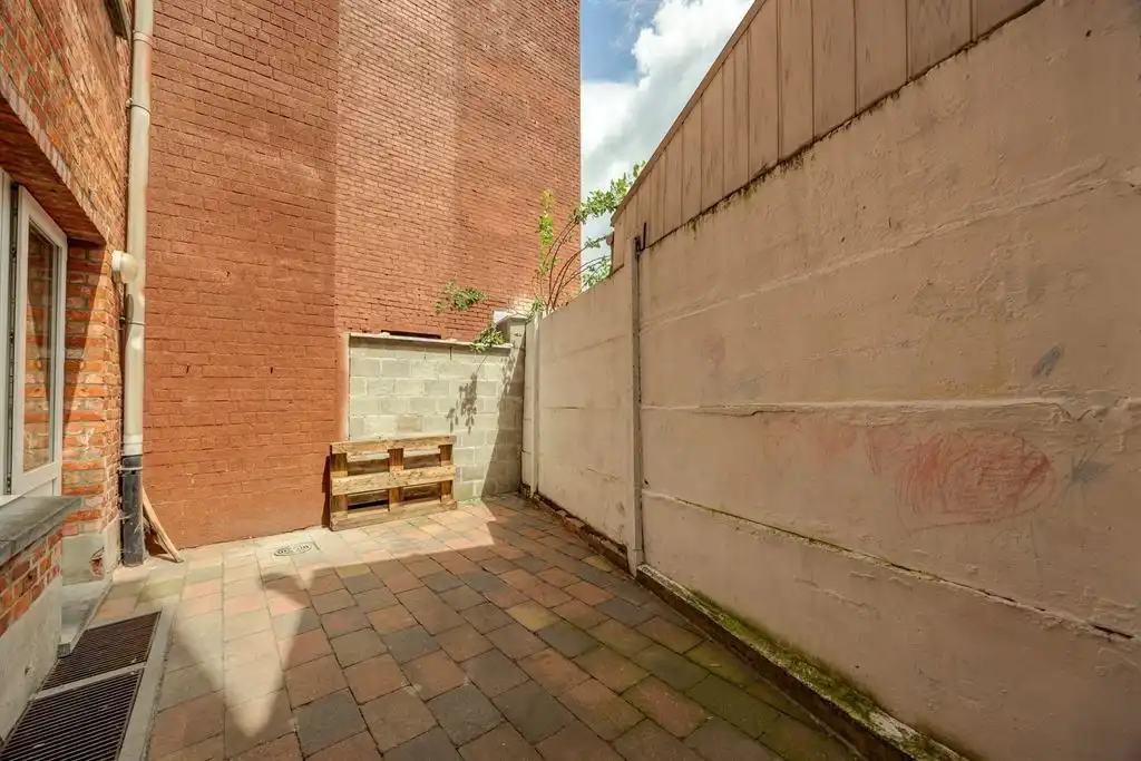 Instapklaar gelijkvloers appartement met gezellige koer foto 9
