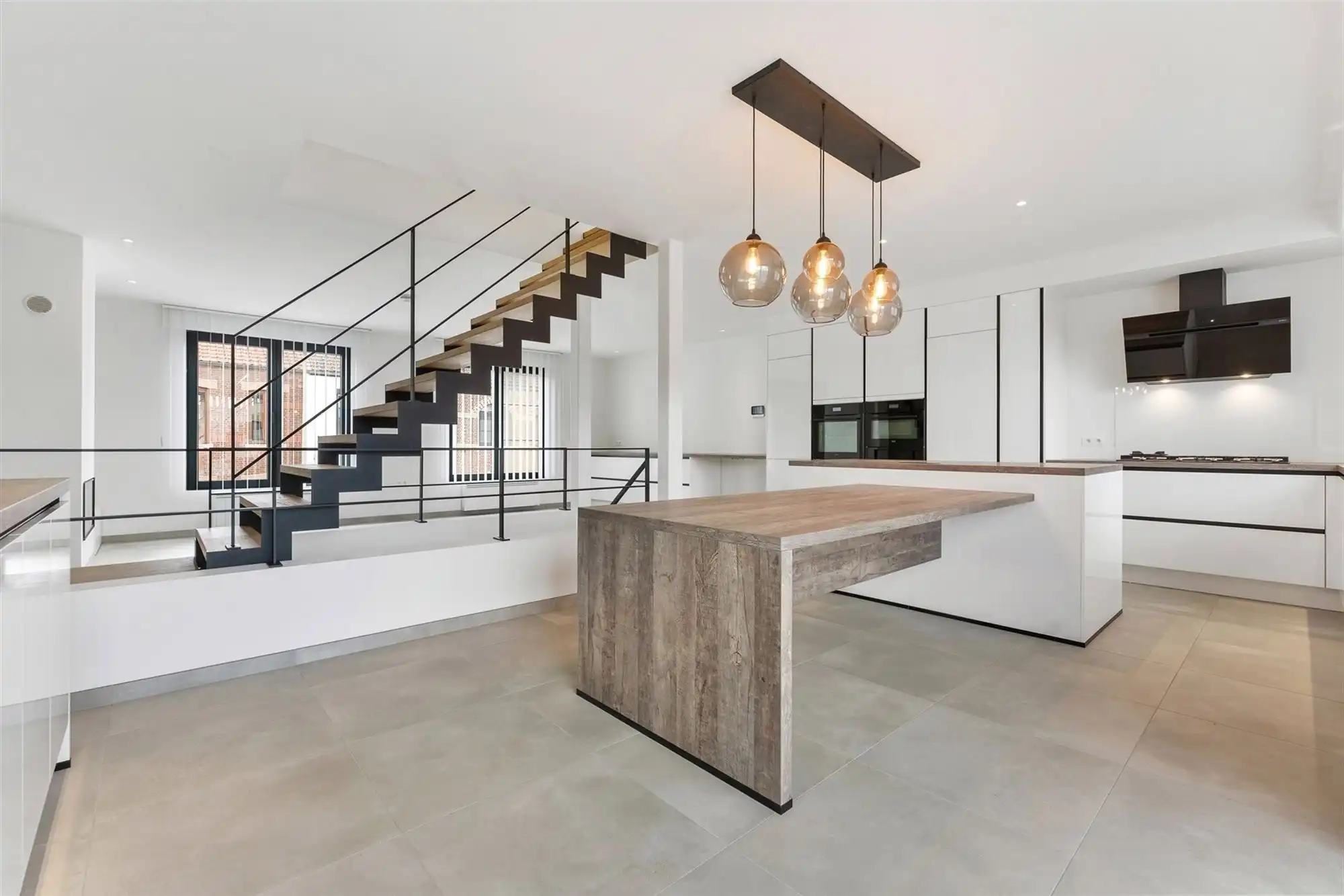 RECENT GERENOVEERDE WONING (175M²) MET HOBBY-/WERKRUIMTE VAN 212M² IN HASSELT CENTRUM foto 3
