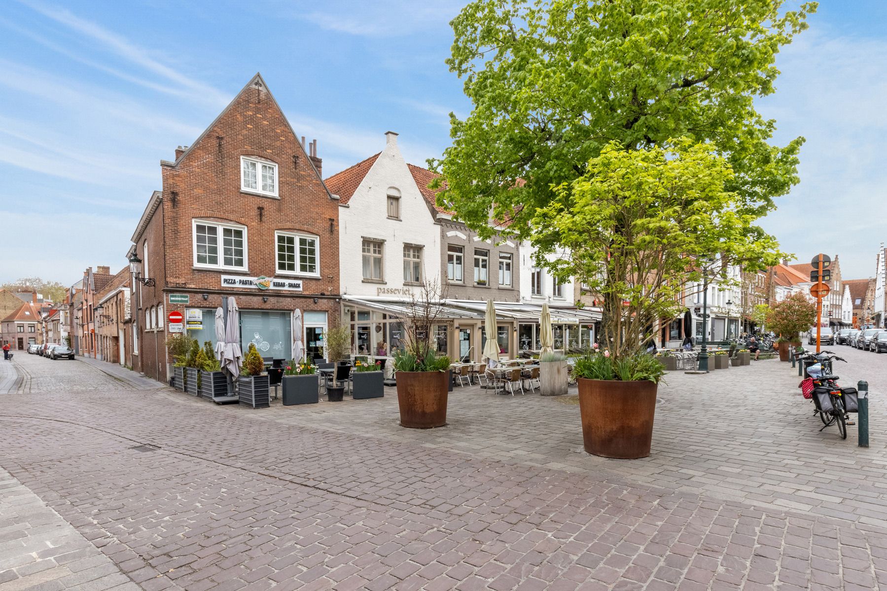 Charmante burgerwoning in hartje Brugge met tuin én zomerhuisje foto 23