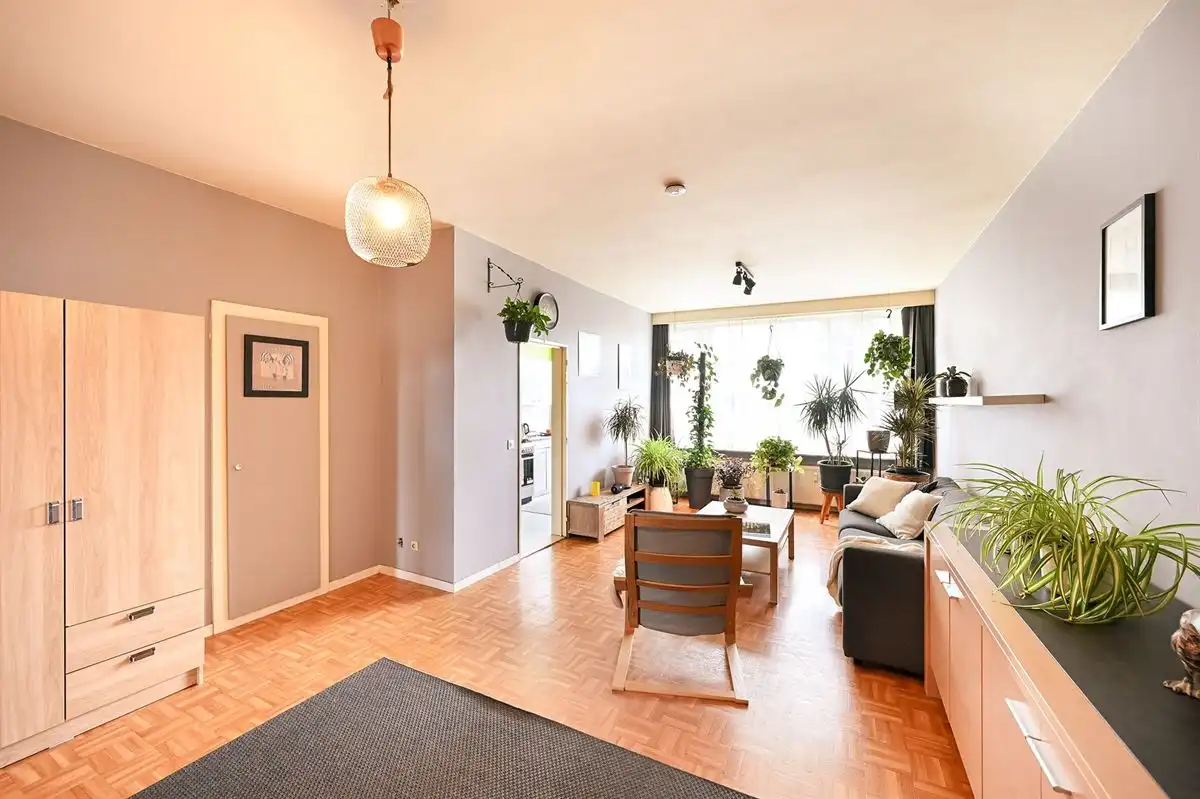 Te renoveren 2-slaapkamerappartement vlak bij Zurenborg foto {{pictureIndex}}
