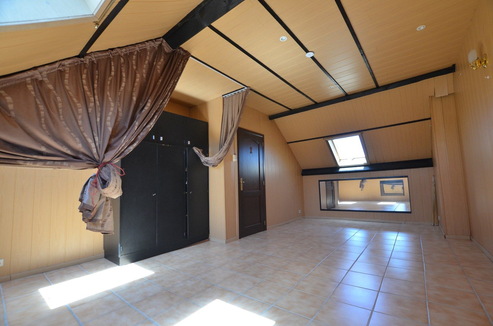Ruim woonhuis met garage foto 9