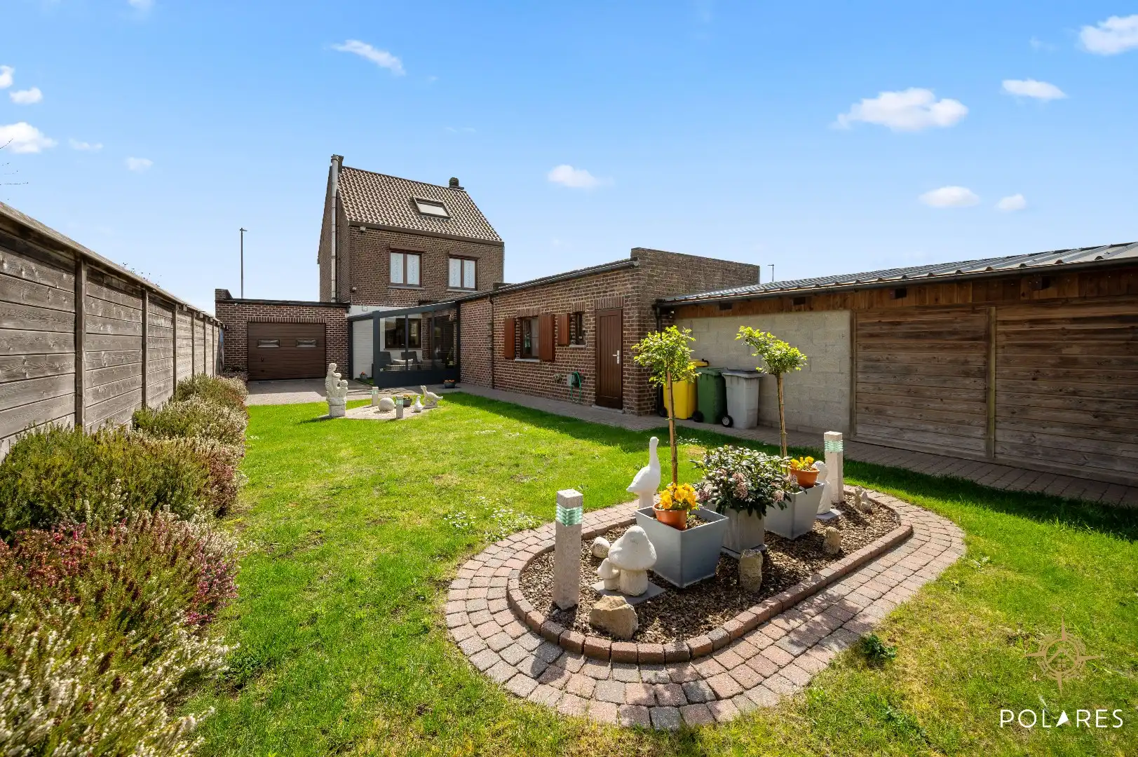 Vrijstaande woning 3 slaapkamers en veel bergruimte foto 2